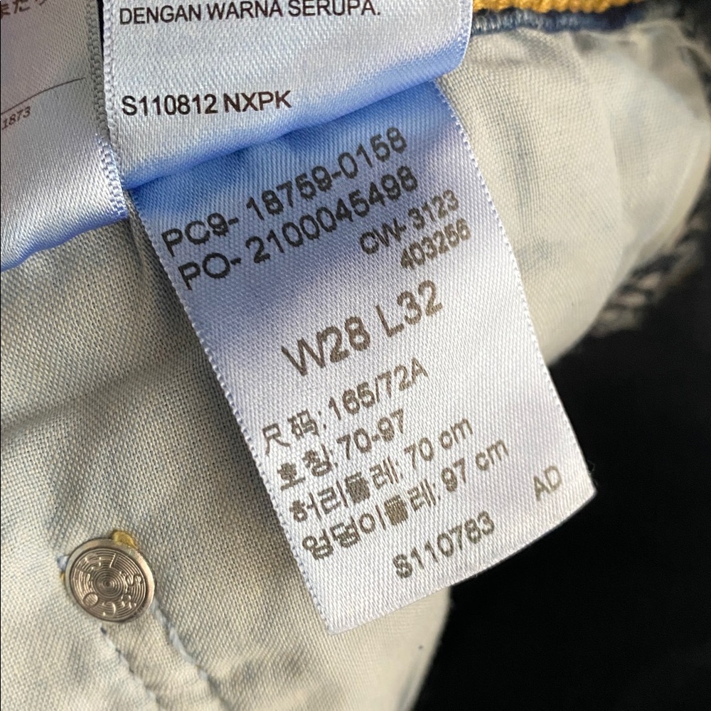 Levi’s 725 High Rise Bootcut Jeans - Picture 9 of 9